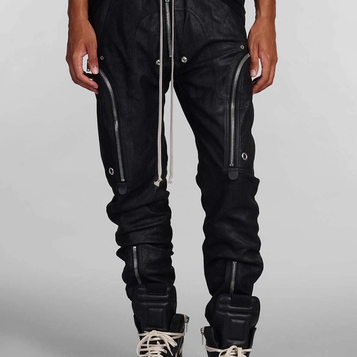 Bauhaus cargo Pants in black leather – Deliberti