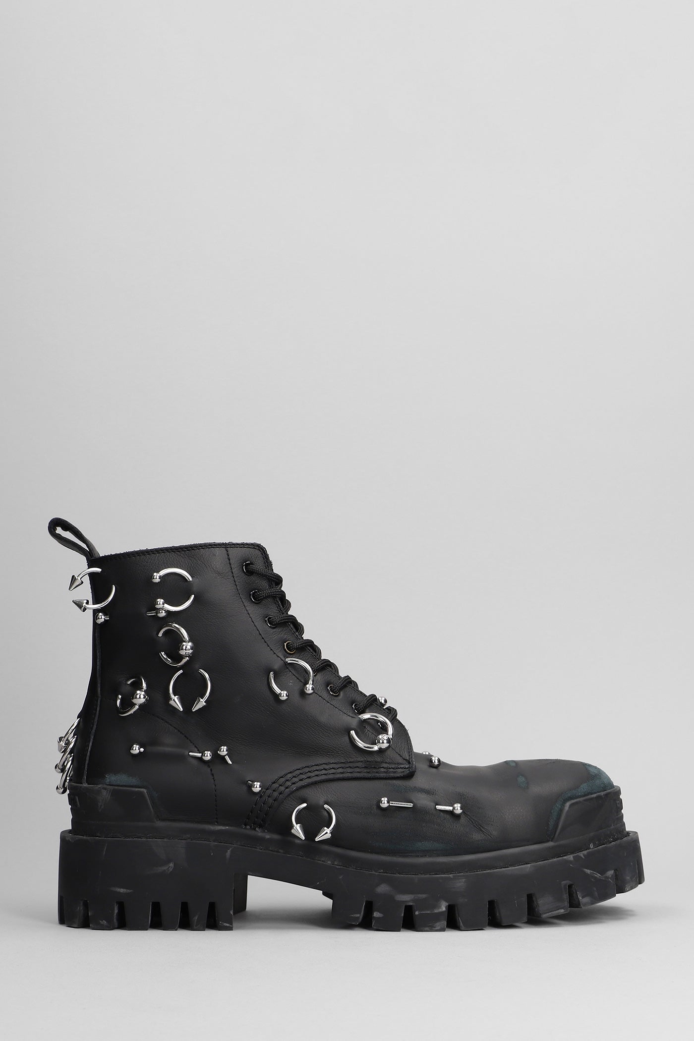 Strike piercing Combat boots in black leather – Deliberti