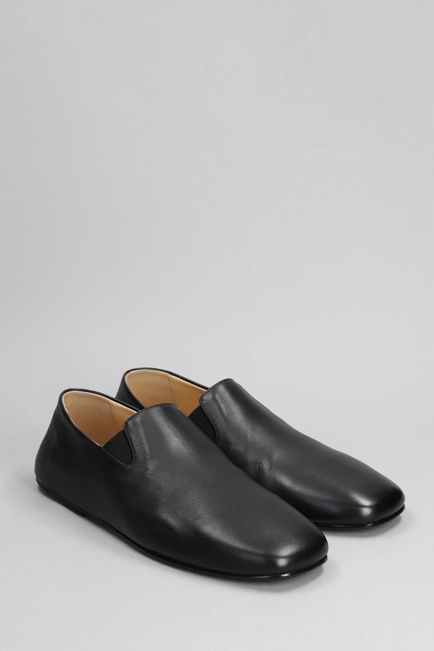 Loafers in black leather